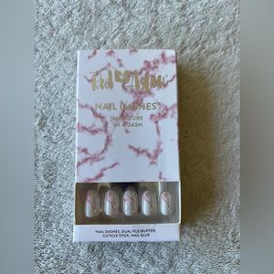 Red Aspen Marble Press On Nails